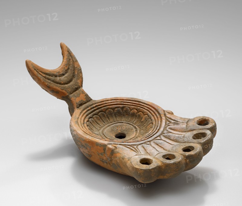 Lamp, South Anatolia, Anatolia; 1st century B.C. - 4th century A.D; Terracotta; 2.7 x 7.5 x 12.9 cm