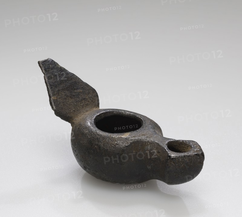Lamp, Lower Rhineland, Germany; 1st - 2nd century; Bronze; 2.8 × 1.8 × 5.9 cm, 1 1,8 × 11,16 × 2 5,16 in
