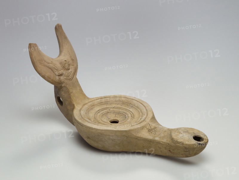 Lamp, Asia Minor; 1st century B.C. - 4th century A.D; Terracotta; 22.5 x 13 x 10 cm, 8 7,8 x 5 1,8 x 3 15,16 in
