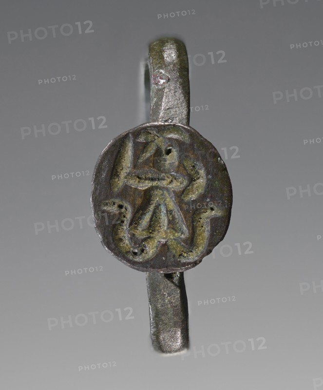 Ring with Engraved Bezel; Roman Empire; 2nd - 4th century; Metal alloy; 2.6 cm, 1 in