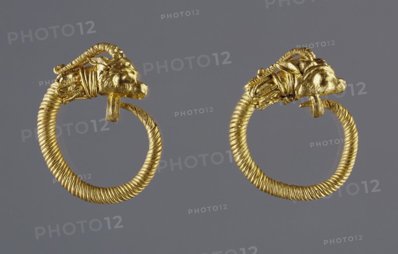 Earrings; Alexandria, Egypt; 220 - 100 B.C; Gold; 2.2 cm, 7,8 in