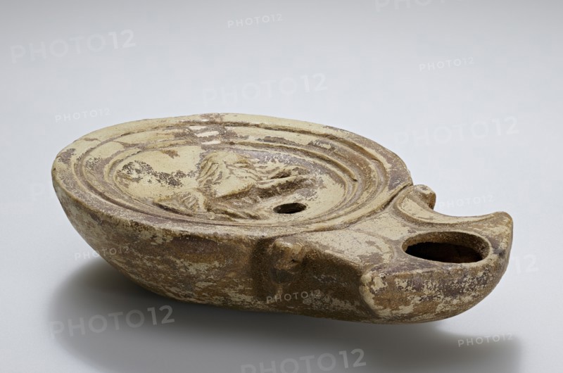 Lamp; North Africa, Tunisia; second half of 1st century; Terracotta; 2.3 × 7.5 × 10.5 cm, 7,8 × 2 15,16 × 4 1,8 in