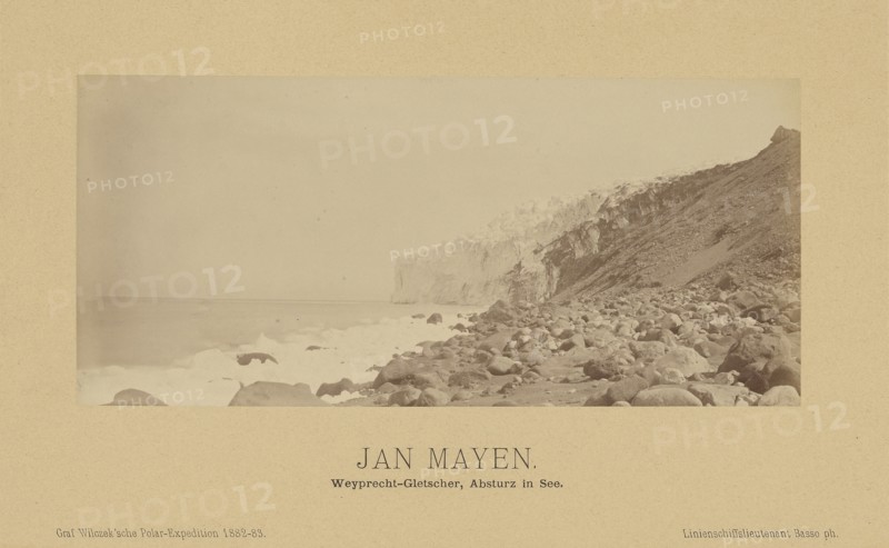 Jan Mayen, Weyprecht-Gletscher, Absturz in See;, Linienschiffs-Lieutenant, Richard Basso, German ?, active 1882 - 1883)