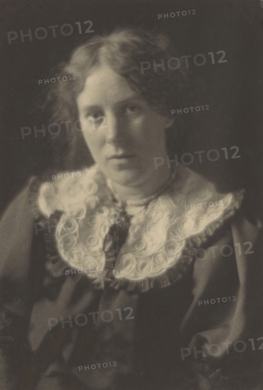 Mrs. F. H. Evans; Frederick H. Evans, British, 1853 - 1943, about 1895 - 1900; Platinum print; 18.3 x 12.4 cm, 7 3,16 x 4 7,8