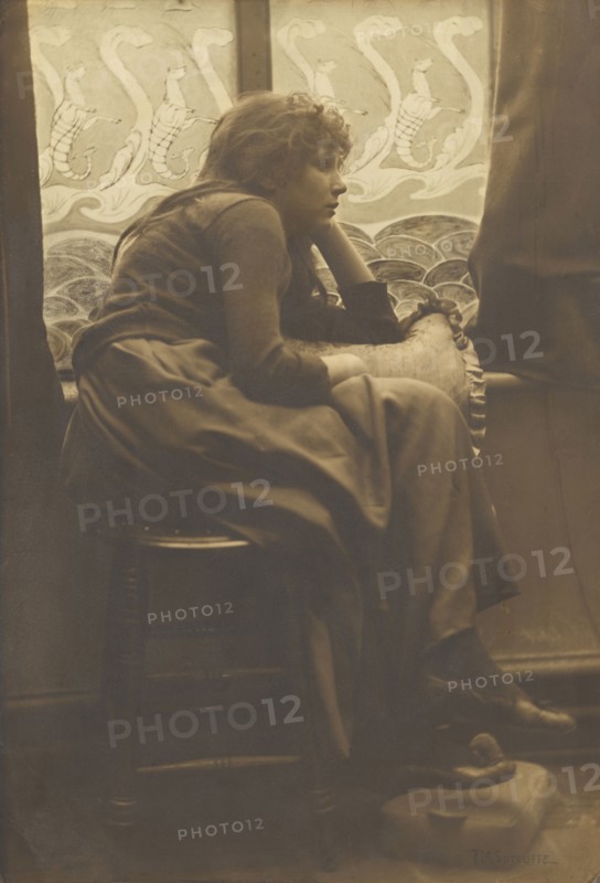 La Fille du Pecheur, The Fisherman's Daughter, Frank Meadow Sutcliffe, British, 1853 - 1941, about 1900; Toned and waxed