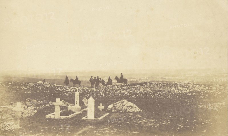 Officers on the lookout at Cathcarts Hill; Roger Fenton, English, 1819 - 1869, 1855; published February 29, 1856; Salted paper