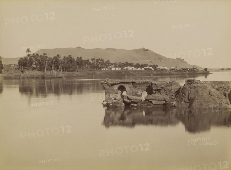 Elephantine Island and the Roman Baths , Ile Elephantine et les Bains Romain; Antonio Beato, English, born Italy, about 1835
