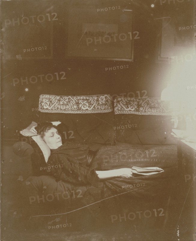 Louise Halévy Reclining; Edgar Degas, French, 1834 - 1917, France; 1895; Gelatin silver print; 9.6 x 7.8 cm 3 3,4 x 3 1,16 in