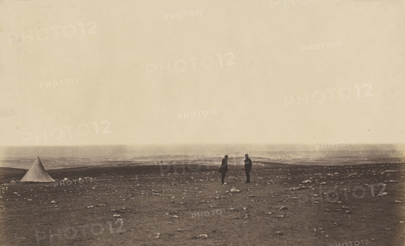 Officers in the Look Out at Cathcarts Hill; Roger Fenton, English, 1819 - 1869, 1855; Salted paper print; 21 x 34.3 cm
