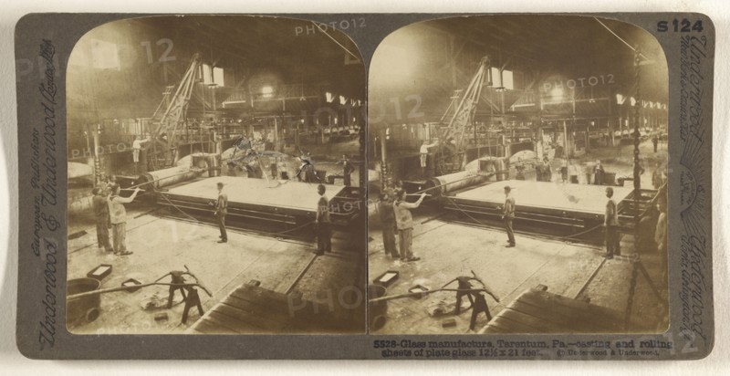 Glass manufacture, Tarentum, Pa. - casting and rolling sheets of plate glass 12 1,2 x 21 feet; Underwood & Underwood American