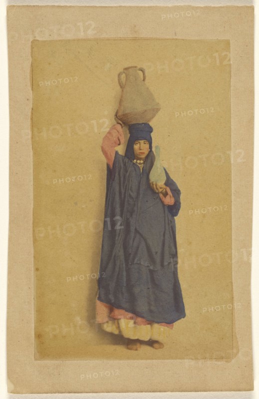 Femme portant des cruches d'eau; Wilhelm Hammerschmidt, German, born Prussia, died 1869, about 1870; Hand-colored albumen