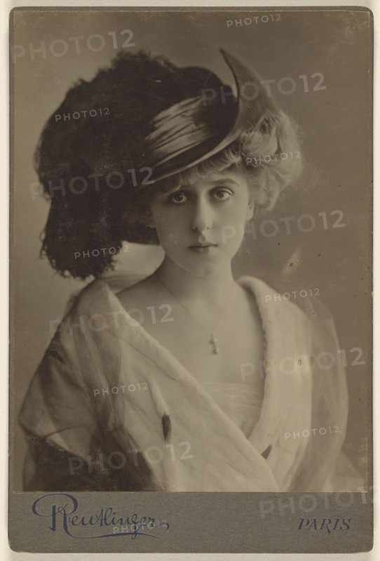 Mlle Robinne; Emile Auguste Reutlinger, French, 1825 - 1907, about 1900; Bromide print