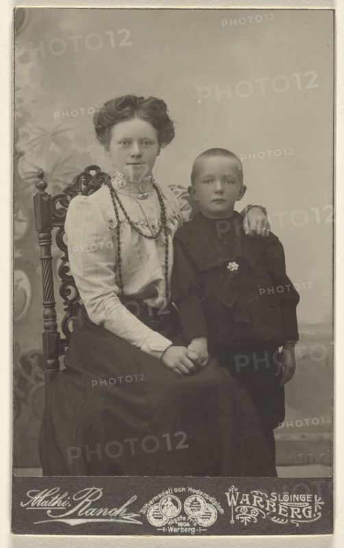 mother and son; Mathilda Ranch, Swedish, 1860 - 1938, 1907; Platinum print