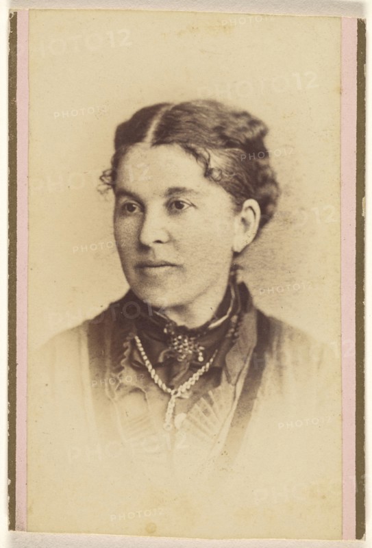 woman in 3,4 profile, printed in vignette-style; Hastings & White & Fisher; about 1880; Albumen silver print