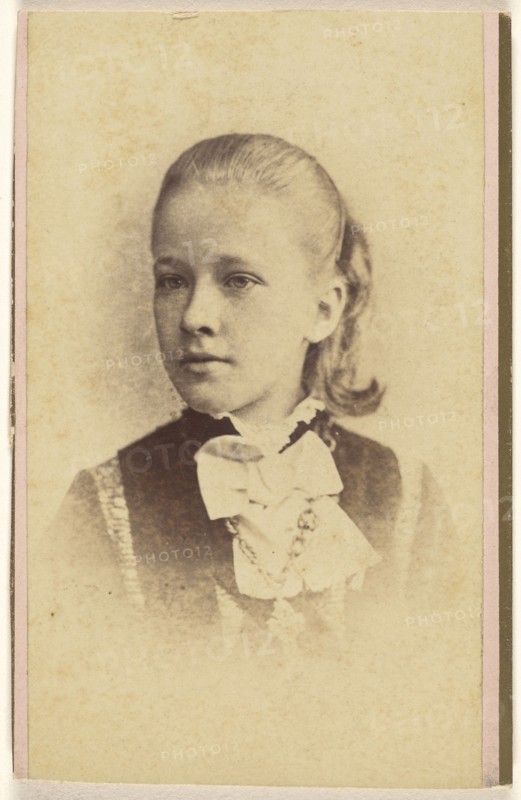 young girl, printed in vignette-style; Hastings & White & Fisher; about 1880; Albumen silver print