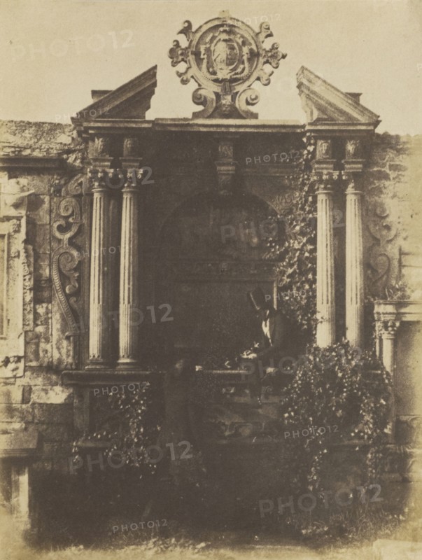 Byres Monument, Greyfriars Churchyard; Hill & Adamson, Scottish, active 1843 - 1848, Scotland; 1843 - 1848; Salted paper print