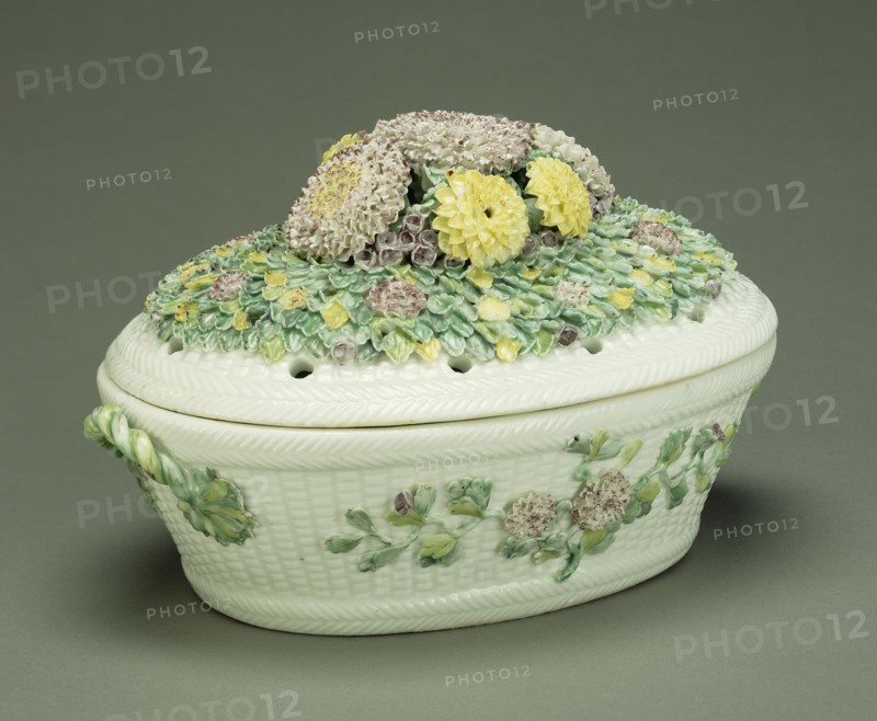 Lidded Bowl; Mennecy Porcelain Manufactory, French, active 1735 - 1773, about 1735; Soft-paste porcelain, polychrome enamel