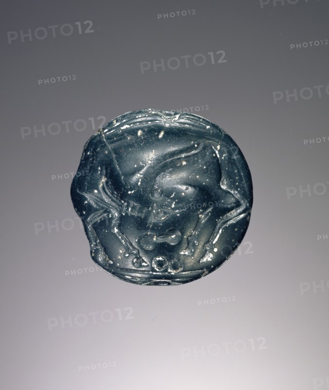 Lentoid engraved seal; Greece; about 1550 B.C. - 1400 B.C; Jasper; 2 × 1.9 × 0.8 cm, 13,16 × 3,4 × 5,16 in