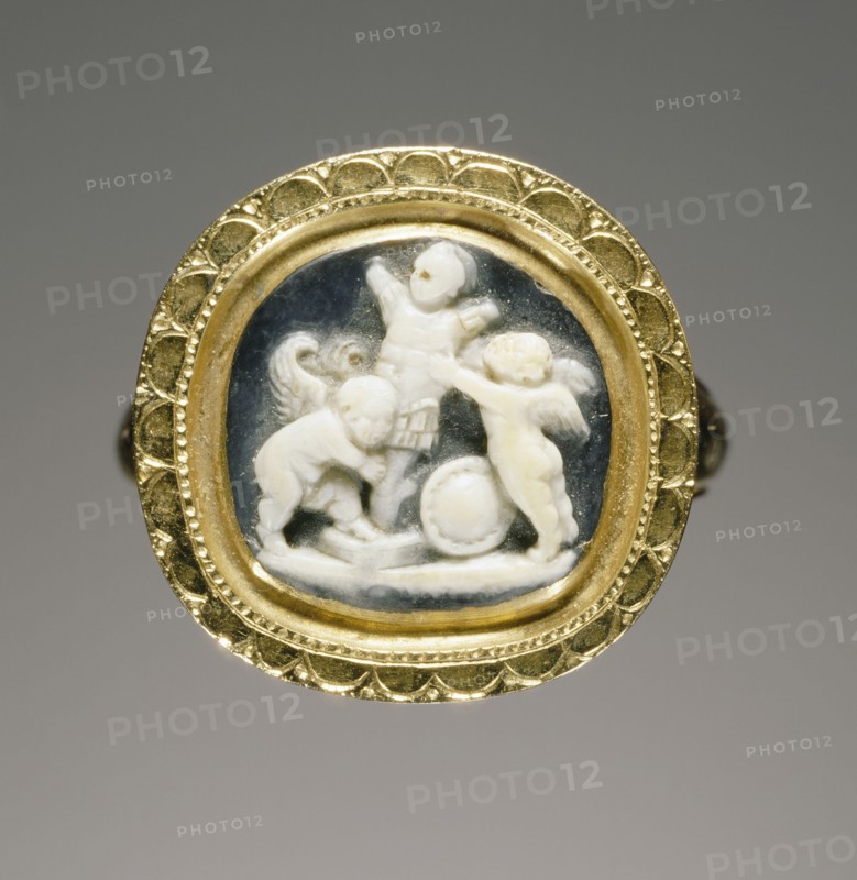 Two Cupids Erecting a Military Trophy; Roman Empire; 1st century; Onyx set in modern gold ring; 1.2 cm