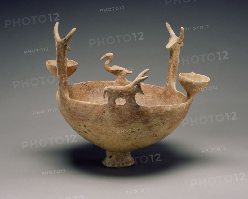 Bowl with Cattle and a Vulture; Cyprus; 2300 - 1900 B.C; Terracotta; 34.6 x 30 cm, 13 5,8 x 11 13,16 in