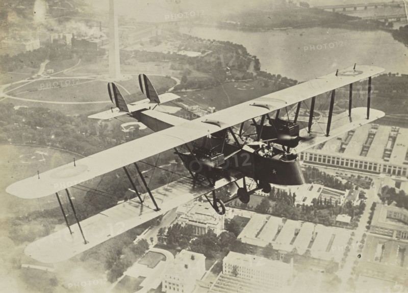 Flying airplane above Washington D.C; Fédèle Azari, Italian, 1895 - 1930, Washington, District of Columbia, United States