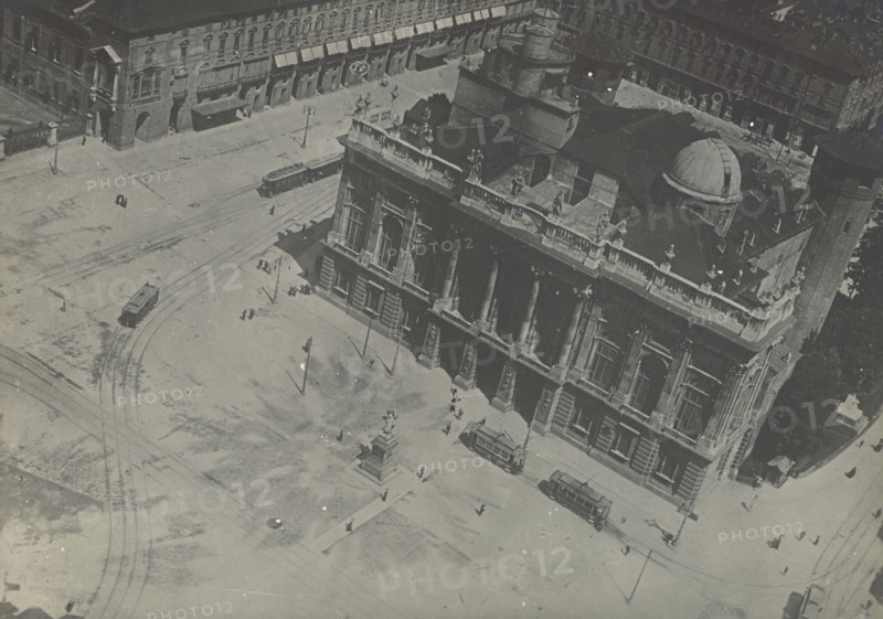 Aerial shot of a building; Fédèle Azari, Italian, 1895 - 1930, Italy; 1914 - 1929; Gelatin silver print; 11.4 x 16.3 cm