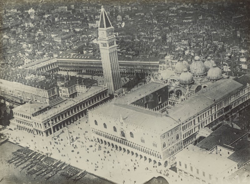 Piazza San Marco, Venice, Italy; Fédèle Azari, Italian, 1895 - 1930, Milan, Italy; 1914 - 1929; Gelatin silver print