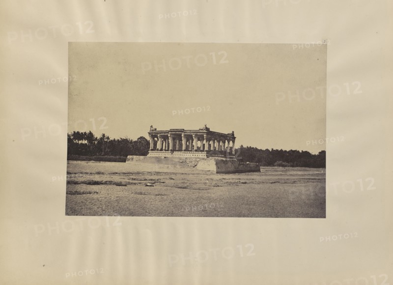 Madura. Munduppum in the Bed of the Vygay River Seen from the Causeway; Capt. Linnaeus Tripe, English, 1822 - 1902, Madura