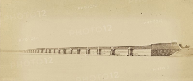 Montreal, le grand pont, 2 milles 3,4 de long; Montreal, Quebec, Canada; 1860s - 1880s; Albumen silver print