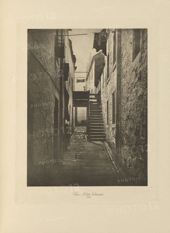 Close No. 128 Saltmarket; Thomas Annan, Scottish,1829 - 1887, Glasgow, Scotland; negative 1868; print 1900; Photogravure