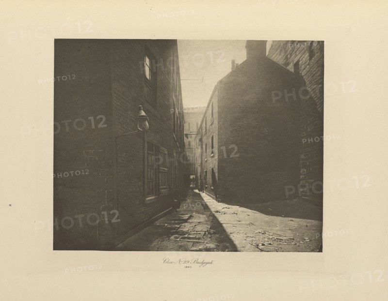 Close No. 29 Bridgegate; Thomas Annan, Scottish,1829 - 1887, Glasgow, Scotland; negative 1897; print 1900; Photogravure