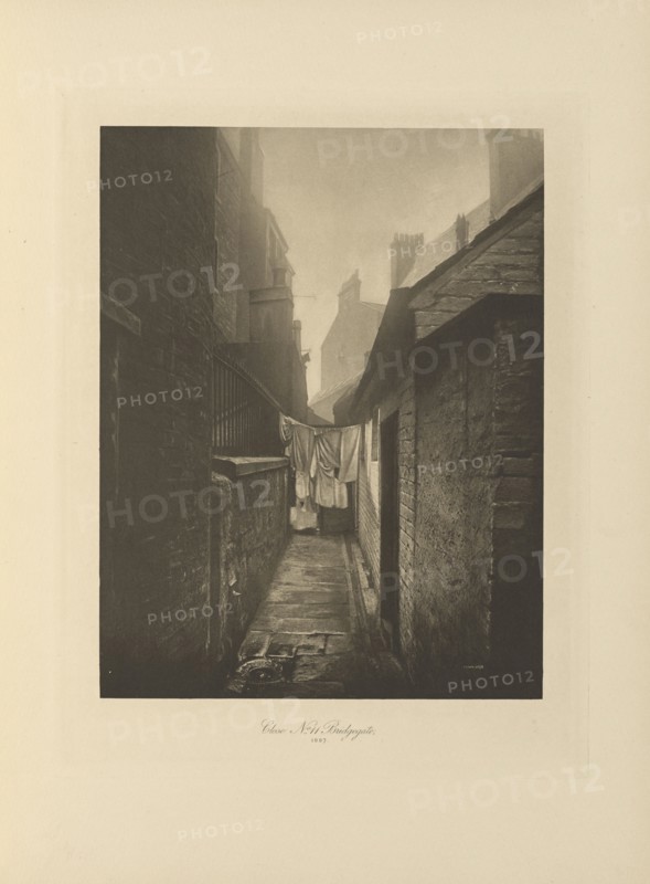 Close No. 11 Bridgegate; Thomas Annan, Scottish,1829 - 1887, Glasgow, Scotland; negative 1897; print 1900; Photogravure
