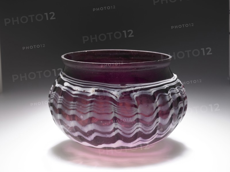 Rippenschale Bowl; Eastern Mediterranean, Italy; second half of 1st century B.C; Glass; 6.5 x 8.1 cm 2 9,16 x 3 3,16 in