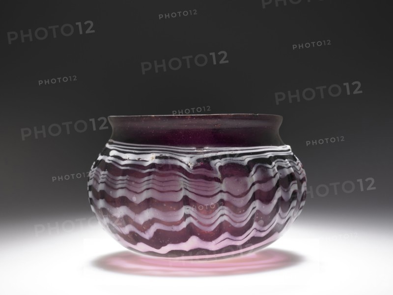 Rippenschale Bowl; Eastern Mediterranean, Italy; second half of 1st century B.C; Glass; 6.5 x 8.1 cm 2 9,16 x 3 3,16 in