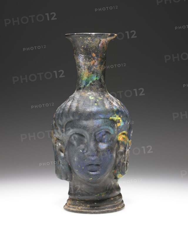 Blue Head Flask; Eastern Mediterranean; 4th - 5th century; Glass; 17 cm, 6 11,16 in