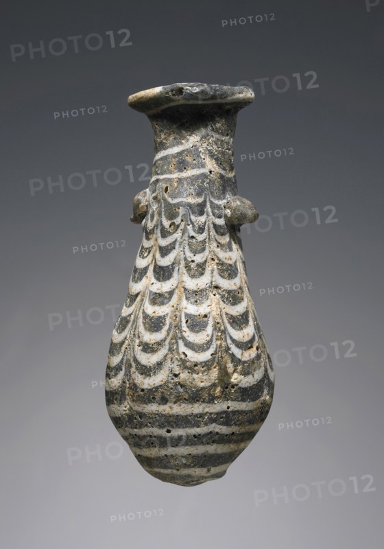 Alabastron; Eastern Mediterranean; 2nd - 1st century B.C; Glass; 7.9 cm, 3 1,8 in