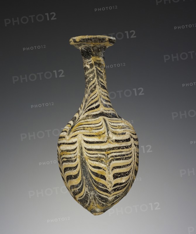Alabastron; Eastern Mediterranean; 2nd - 1st century B.C; Glass; 10 cm, 3 15,16 in