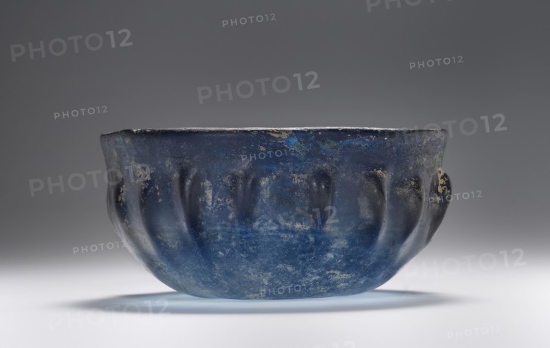 Bowl; Eastern Mediterranean; 2nd - 1st century B.C; Glass; 6.5 x 12.5 cm, 2 9,16 x 4 15,16 in