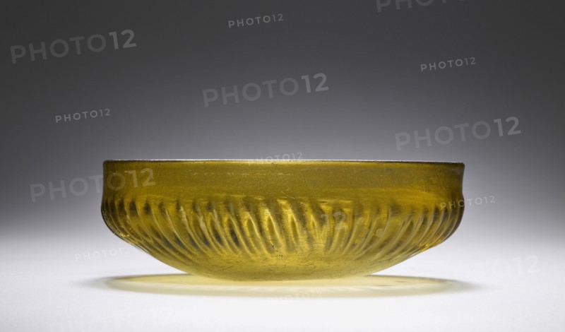 Ribbed Bowl; Eastern Mediterranean or Italy; 1st century B.C; Glass; 4.5 x 13.5 cm, 1 3,4 x 5 5,16 in
