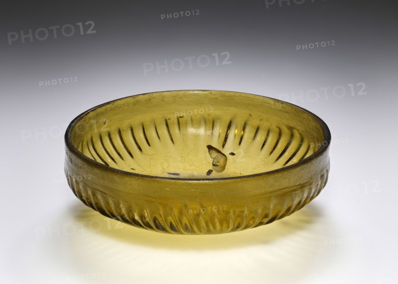 Ribbed Bowl; Eastern Mediterranean or Italy; 1st century B.C; Glass; 4.5 x 13.5 cm, 1 3,4 x 5 5,16 in