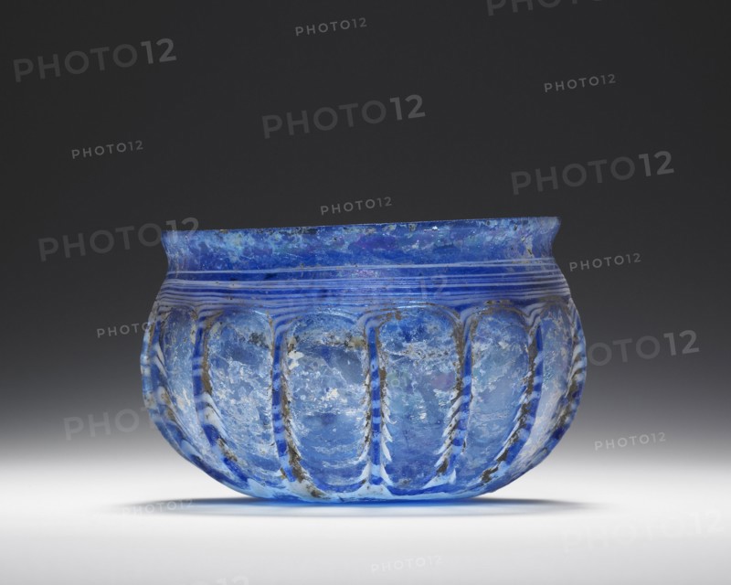 Rippenschale; Eastern Mediterranean; second half of 1st century B.C; Glass; 5.8 x 8.5 cm, 2 5,16 x 3 3,8 in