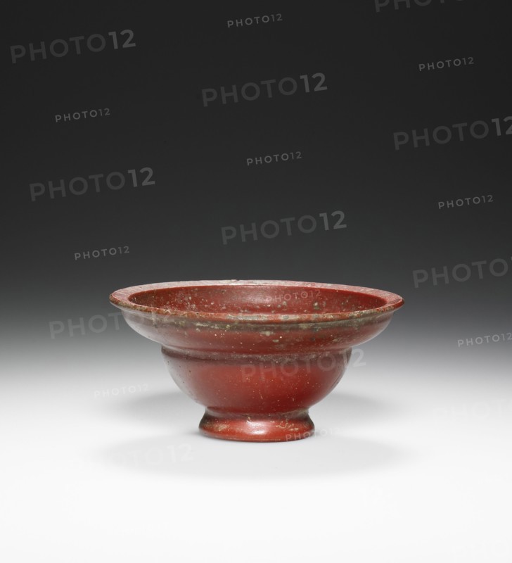 Bowl; Eastern Mediterranean or Italy; end of 1st century B.C. - beginning of 1st century A.D; Glass; 3.4 x 7.3 cm