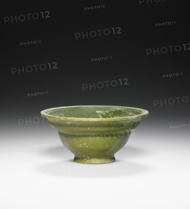 Bowl; Eastern Mediterranean or Italy; end of 1st century B.C. - beginning of 1st century A.D; Glass; 3.3 x 7.3 cm