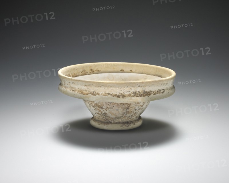 Bowl; Eastern Mediterranean or Italy; end of 1st century B.C. - 1st century A.D; Glass; 3.5 x 7.2 cm, 1 3,8 x 2 13,16 in