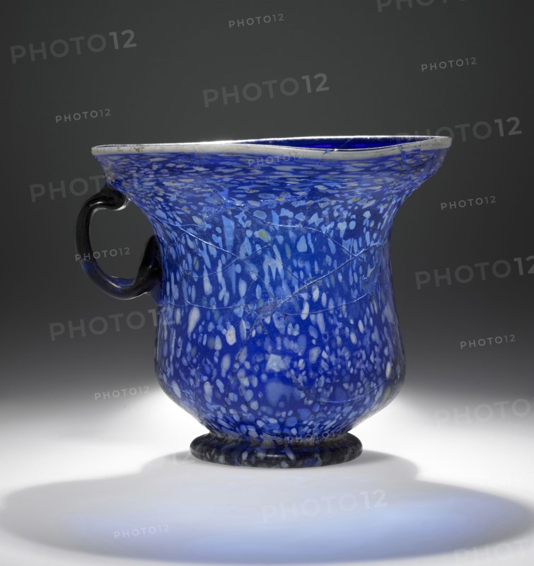 One-handled Cup; Roman Empire; 1st century; Glass; 12.2 x 14.5 cm, 4 13,16 x 5 11,16 in
