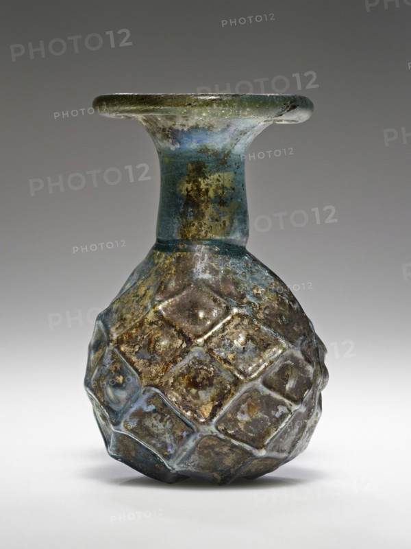 Sprinkler Flask; Eastern Mediterranean; 3rd - 4th century; Glass; 7.3 cm, 2 7,8 in