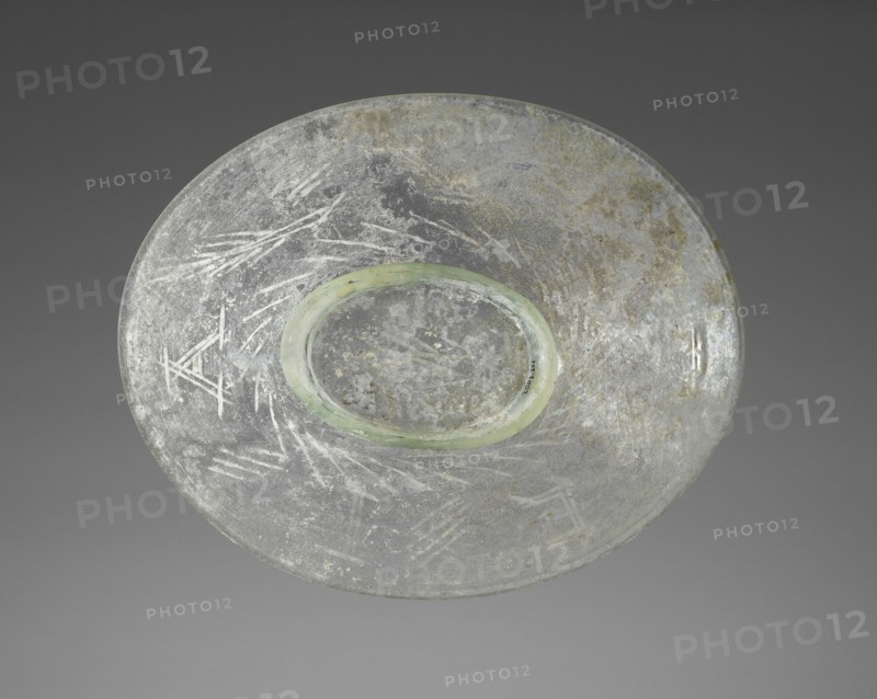 Plate; presumably Egypt; 3rd - 4th century; Glass; 4.5 x 23 cm, 1 3,4 x 9 1,16 in