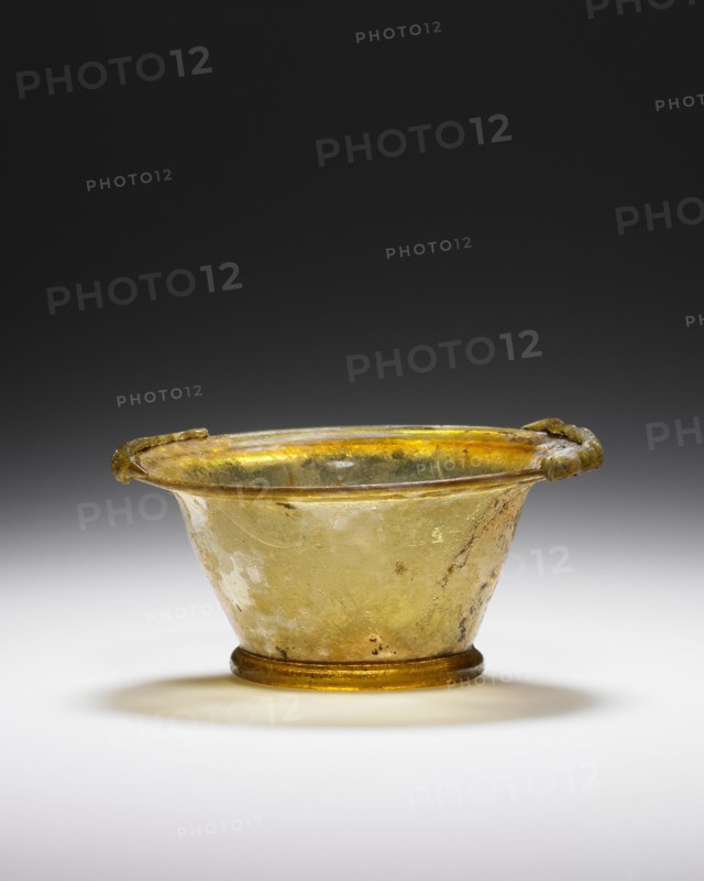 Cup; Eastern Mediterranean; 2nd - 3rd century; Glass; 4 x 8.5 cm, 1 9,16 x 3 3,8 in