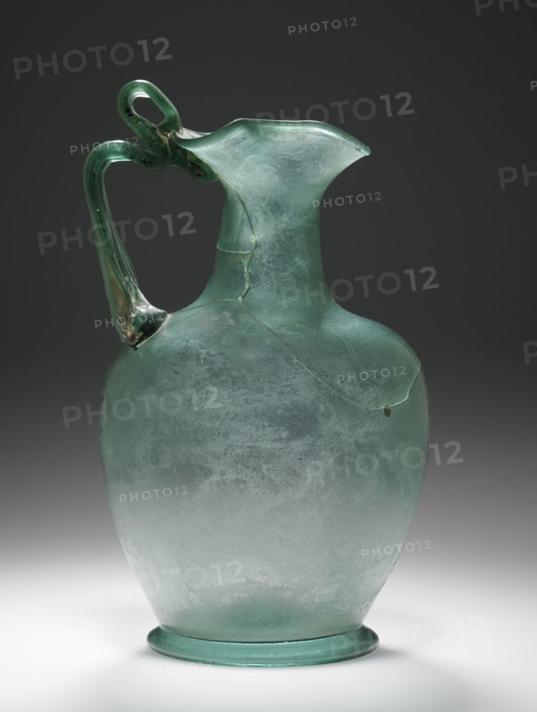 Oinochoe; Roman Empire; 3rd century; Glass; 21 x 11.8 cm, 8 1,4 x 4 5,8 in