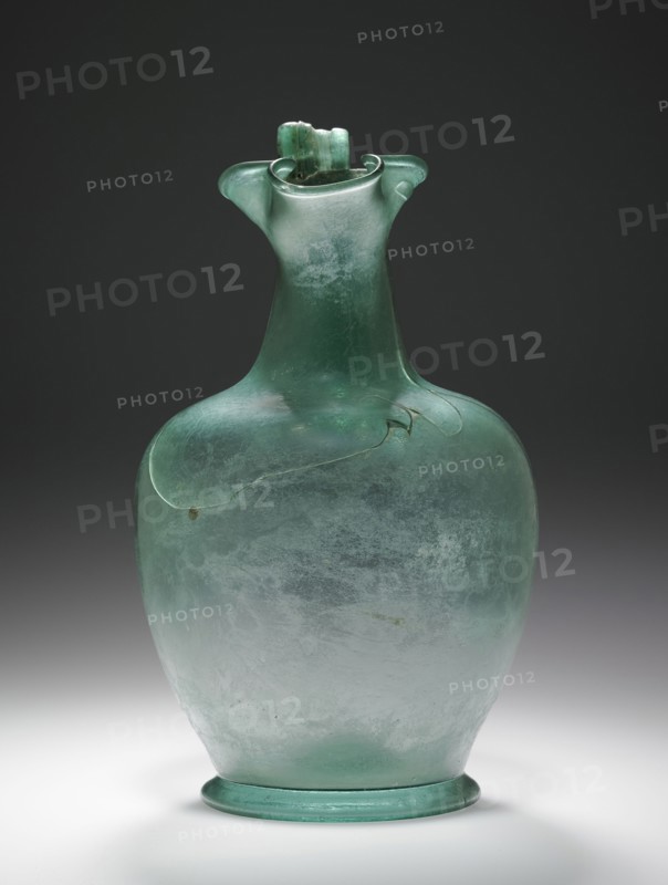 Oinochoe; Roman Empire; 3rd century; Glass; 21 x 11.8 cm, 8 1,4 x 4 5,8 in